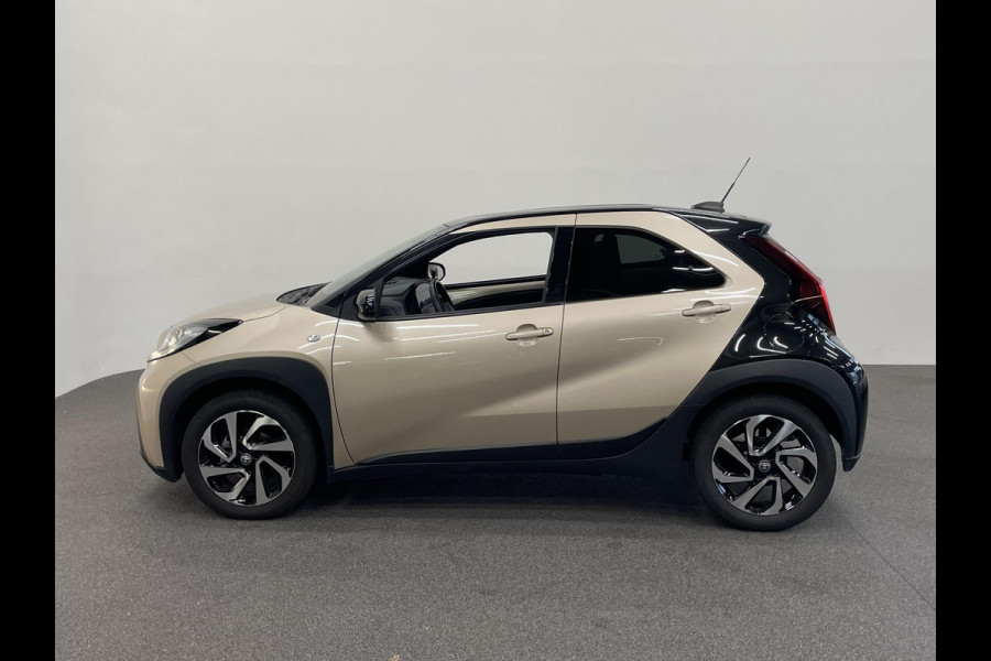 Toyota Aygo X 1.0 VVT-i Automaat Pulse Navigatie Apple Carplay/Android Auto Camera 17" Lichtmetalen Velgen Climate Control Adaptieve Cruise Control Two Tone