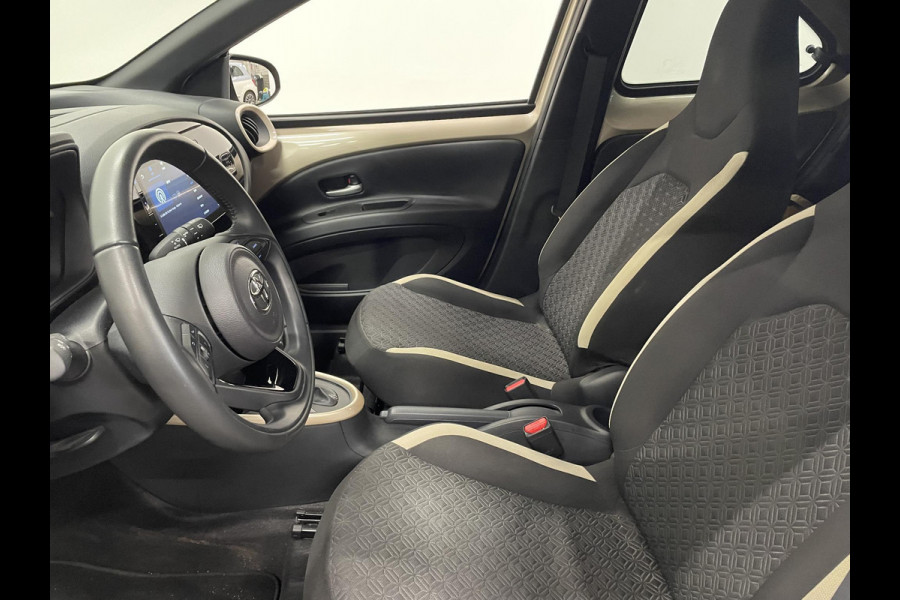 Toyota Aygo X 1.0 VVT-i Automaat Pulse Navigatie Apple Carplay/Android Auto Camera 17" Lichtmetalen Velgen Climate Control Adaptieve Cruise Control Two Tone