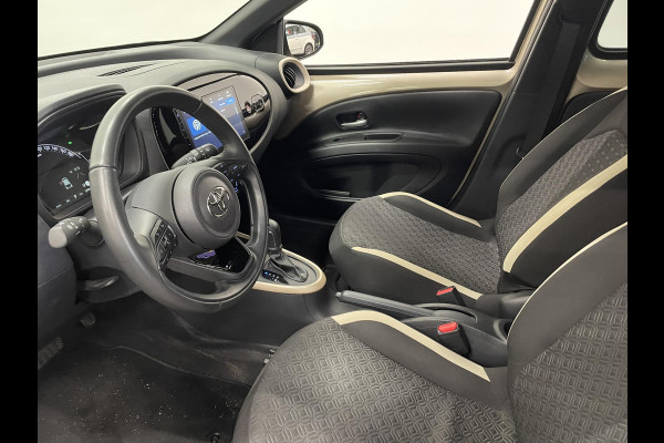 Toyota Aygo X 1.0 VVT-i Automaat Pulse Navigatie Apple Carplay/Android Auto Camera 17" Lichtmetalen Velgen Climate Control Adaptieve Cruise Control Two Tone