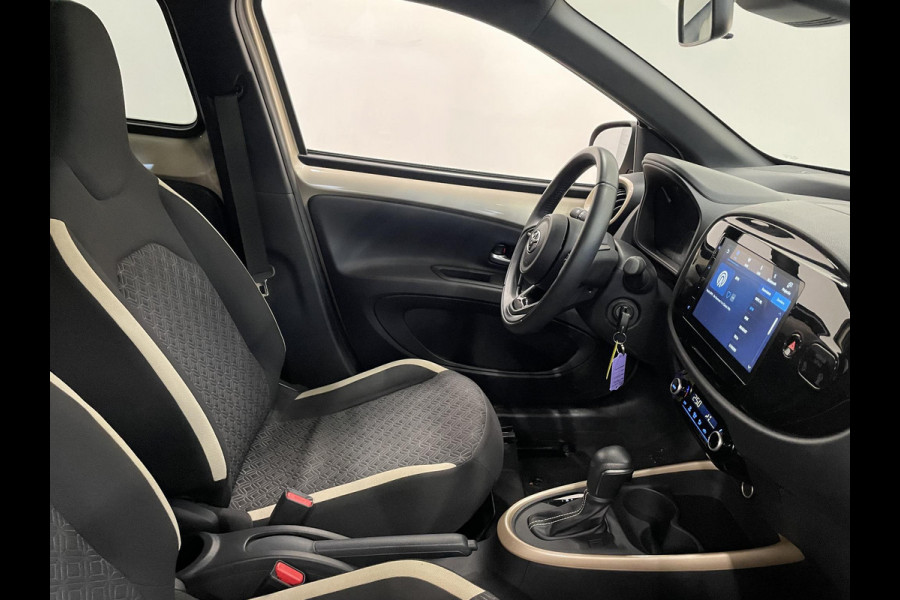Toyota Aygo X 1.0 VVT-i Automaat Pulse Navigatie Apple Carplay/Android Auto Camera 17" Lichtmetalen Velgen Climate Control Adaptieve Cruise Control Two Tone