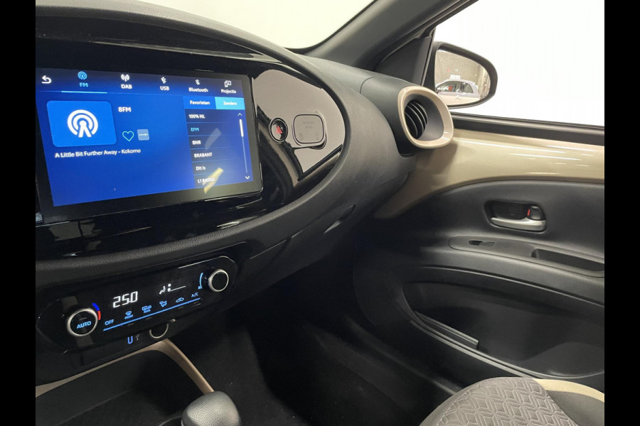 Toyota Aygo X 1.0 VVT-i Automaat Pulse Navigatie Apple Carplay/Android Auto Camera 17" Lichtmetalen Velgen Climate Control Adaptieve Cruise Control Two Tone