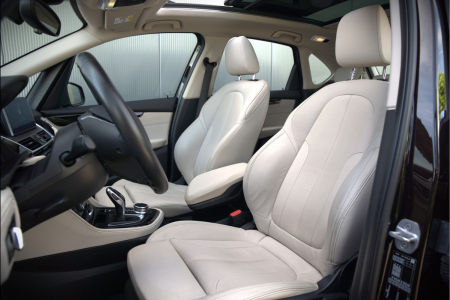 BMW 2 Serie Active Tourer 218i High Executive Luxury Line | Panoramadak | Stoelverwarming | Head-Up Display | Parkeersensoren | Navigatie | Trekhaak | Cruise Control | Climate Control | NAP