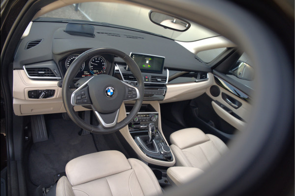 BMW 2 Serie Active Tourer 218i High Executive Luxury Line | Panoramadak | Stoelverwarming | Head-Up Display | Parkeersensoren | Navigatie | Trekhaak | Cruise Control | Climate Control | NAP