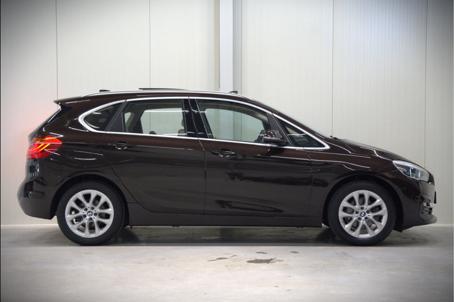 BMW 2 Serie Active Tourer 218i High Executive Luxury Line | Panoramadak | Stoelverwarming | Head-Up Display | Parkeersensoren | Navigatie | Trekhaak | Cruise Control | Climate Control | NAP