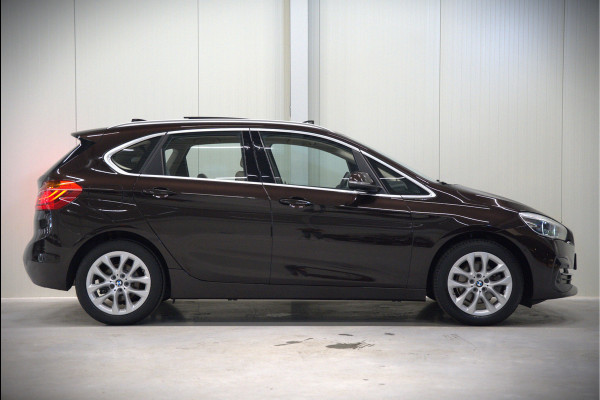 BMW 2 Serie Active Tourer 218i High Executive Luxury Line | Panoramadak | Stoelverwarming | Head-Up Display | Parkeersensoren | Navigatie | Trekhaak | Cruise Control | Climate Control | NAP