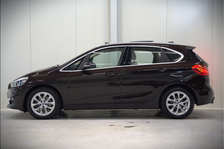 BMW 2 Serie Active Tourer 218i High Executive Luxury Line | Panoramadak | Stoelverwarming | Head-Up Display | Parkeersensoren | Navigatie | Trekhaak | Cruise Control | Climate Control | NAP