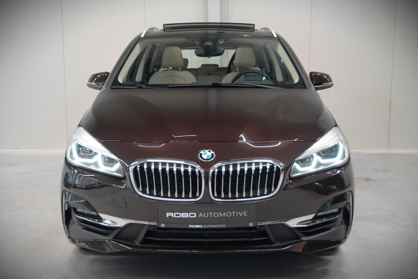 BMW 2 Serie Active Tourer 218i High Executive Luxury Line | Panoramadak | Stoelverwarming | Head-Up Display | Parkeersensoren | Navigatie | Trekhaak | Cruise Control | Climate Control | NAP