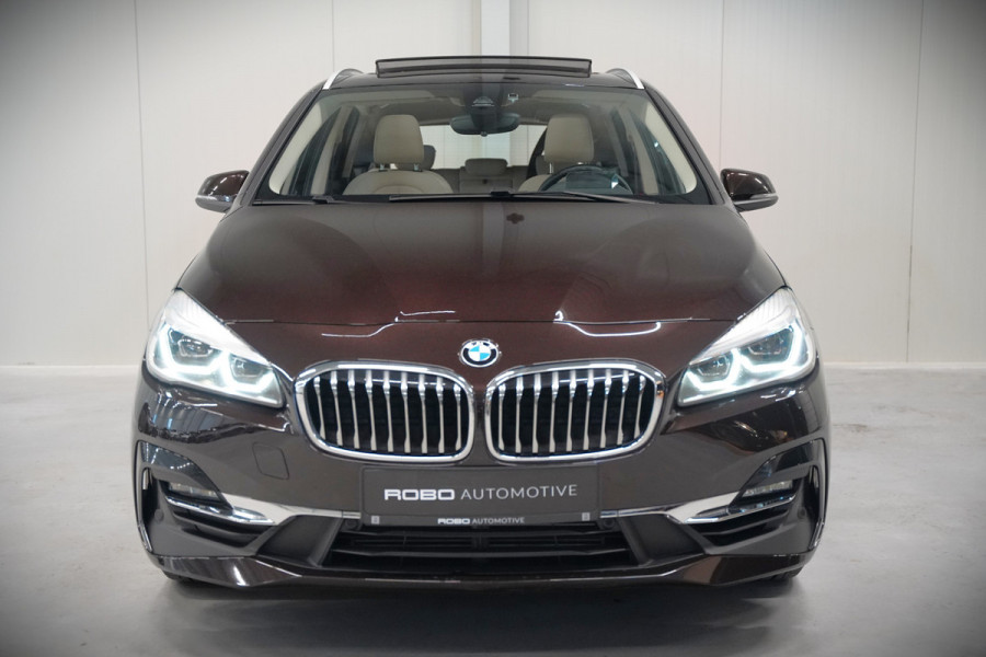 BMW 2 Serie Active Tourer 218i High Executive Luxury Line | Panoramadak | Stoelverwarming | Head-Up Display | Parkeersensoren | Navigatie | Trekhaak | Cruise Control | Climate Control | NAP