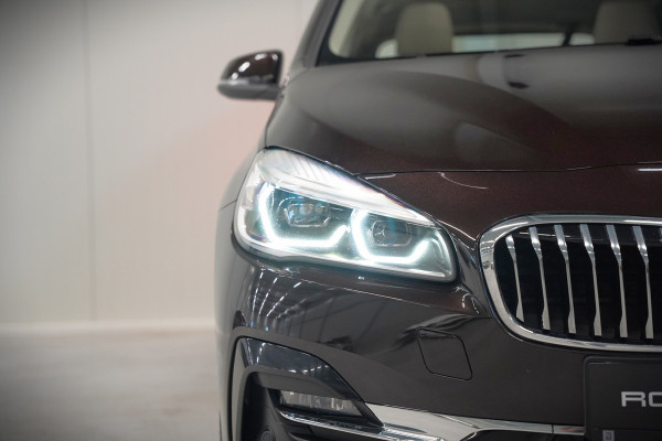 BMW 2 Serie Active Tourer 218i High Executive Luxury Line | Panoramadak | Stoelverwarming | Head-Up Display | Parkeersensoren | Navigatie | Trekhaak | Cruise Control | Climate Control | NAP