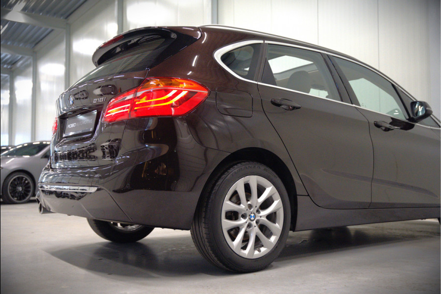 BMW 2 Serie Active Tourer 218i High Executive Luxury Line | Panoramadak | Stoelverwarming | Head-Up Display | Parkeersensoren | Navigatie | Trekhaak | Cruise Control | Climate Control | NAP