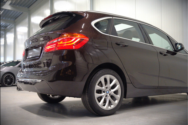 BMW 2 Serie Active Tourer 218i High Executive Luxury Line | Panoramadak | Stoelverwarming | Head-Up Display | Parkeersensoren | Navigatie | Trekhaak | Cruise Control | Climate Control | NAP