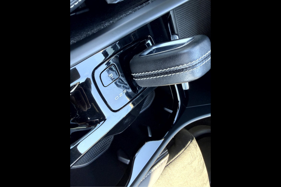 Volvo XC40 2.0 B4 200pk R-Design Panoramadak, Trekhaak, Camera