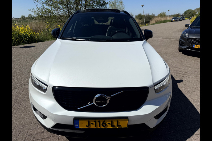 Volvo XC40 2.0 B4 200pk R-Design Panoramadak, Trekhaak, Camera