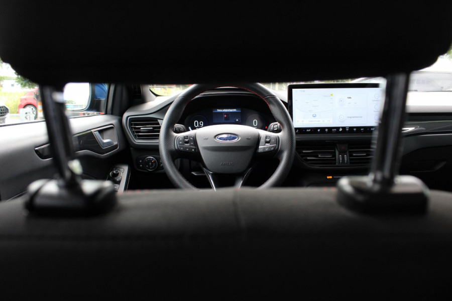 Ford Focus 1.0 EcoBoost 155 PK Hybrid ST Line X AUTOMAAT | Panoramadak | Camera | Winterpack | Adaptieve Cruise Control | BLIS |