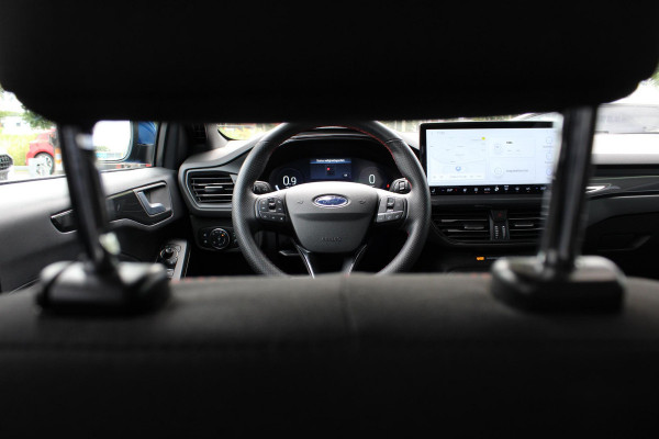 Ford Focus 1.0 EcoBoost 155 PK Hybrid ST Line X AUTOMAAT | Panoramadak | Camera | Winterpack | Adaptieve Cruise Control | BLIS |