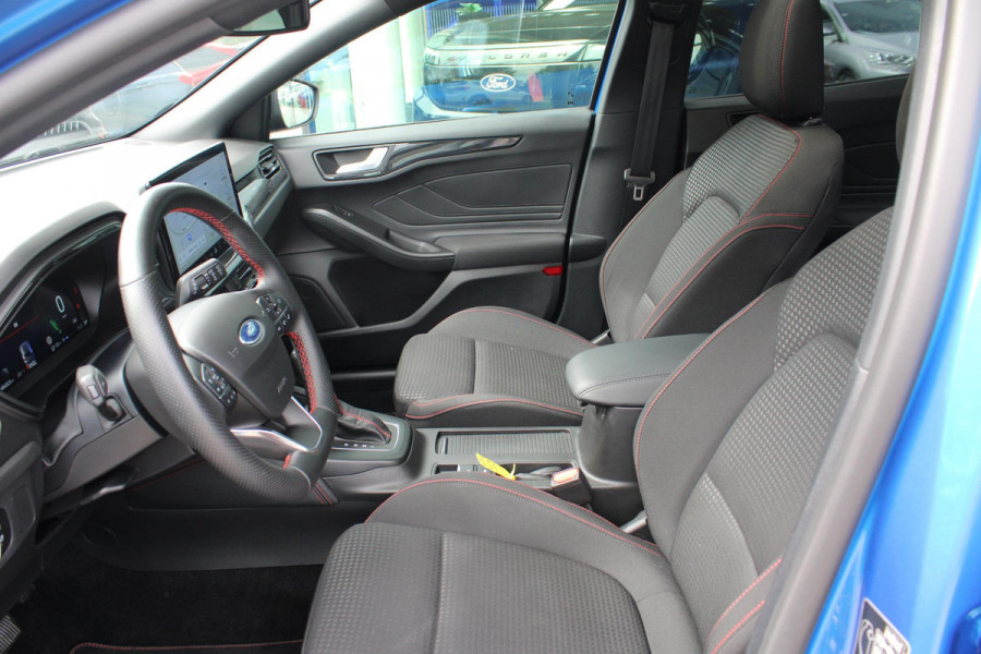 Ford Focus 1.0 EcoBoost 155 PK Hybrid ST Line X AUTOMAAT | Panoramadak | Camera | Winterpack | Adaptieve Cruise Control | BLIS |