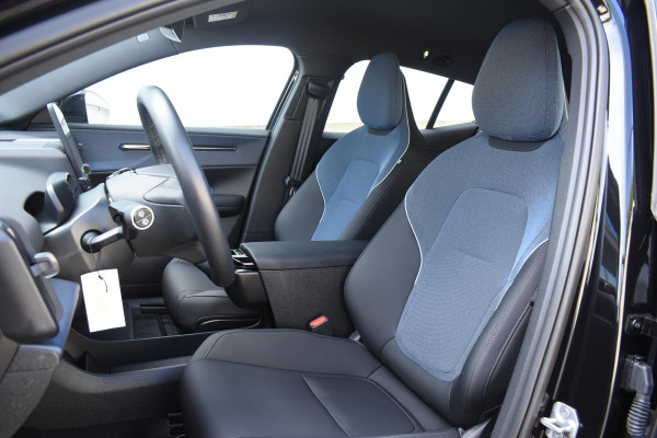 Volvo EX30 272PK Single Motor Extended Range Plus 69 kWh / Adaptive Cruise control / Climate Pack / Achteruitrijcamera / Elektrische achterklep / Harman Kardon / Parkeersensoren V+A