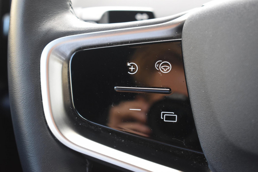 Volvo EX30 272PK Single Motor Extended Range Plus 69 kWh / Adaptive Cruise control / Climate Pack / Achteruitrijcamera / Elektrische achterklep / Harman Kardon / Parkeersensoren V+A