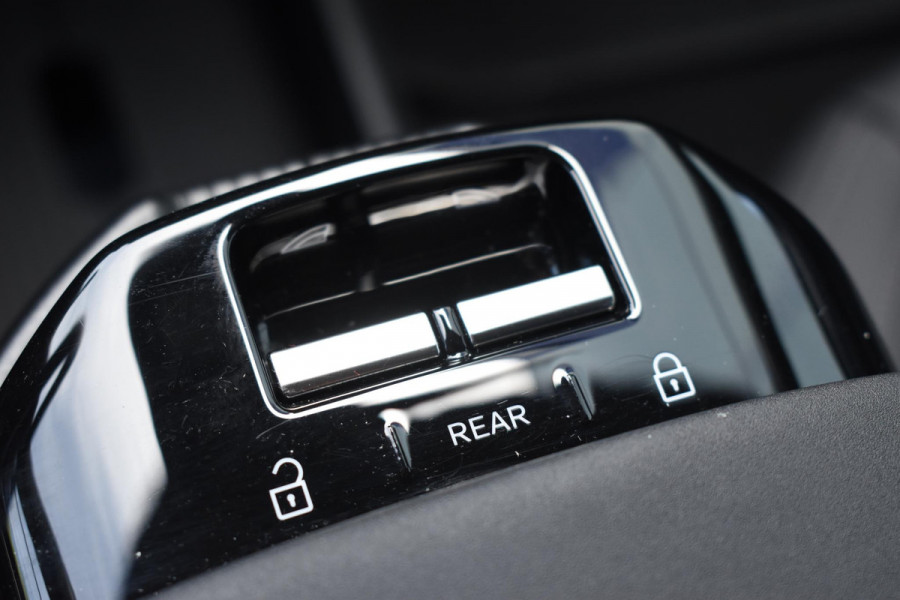 Volvo EX30 272PK Single Motor Extended Range Plus 69 kWh / Adaptive Cruise control / Climate Pack / Achteruitrijcamera / Elektrische achterklep / Harman Kardon / Parkeersensoren V+A
