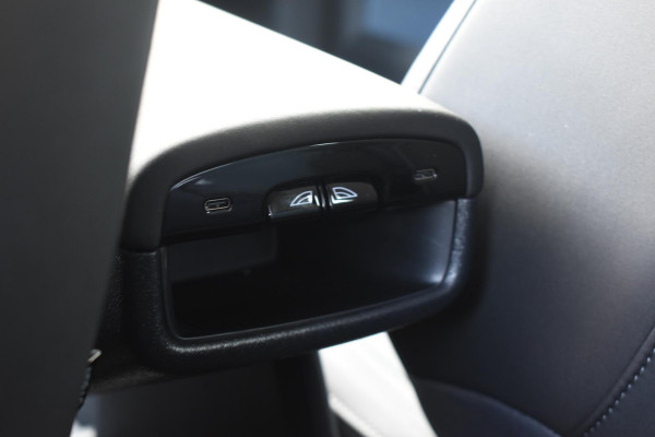 Volvo EX30 272PK Single Motor Extended Range Plus 69 kWh / Adaptive Cruise control / Climate Pack / Achteruitrijcamera / Elektrische achterklep / Harman Kardon / Parkeersensoren V+A