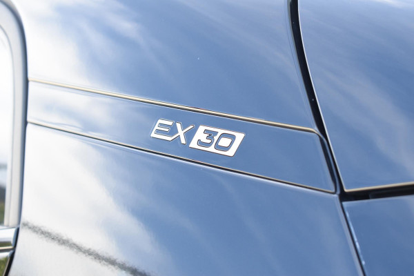 Volvo EX30 272PK Single Motor Extended Range Plus 69 kWh / Adaptive Cruise control / Climate Pack / Achteruitrijcamera / Elektrische achterklep / Harman Kardon / Parkeersensoren V+A