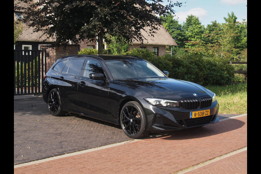 BMW 3 Serie Touring 318i | Facelift model | Apple Carplay | Parkeersensoren | Sportstoelen | 19 Inch | NL-Auto |