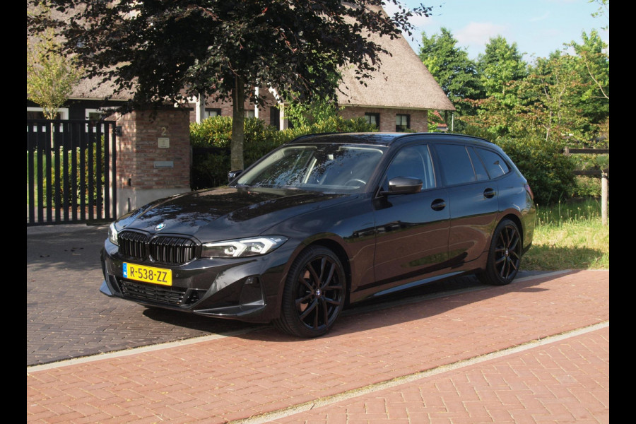 BMW 3 Serie Touring 318i | Facelift model | Apple Carplay | Parkeersensoren | Sportstoelen | 19 Inch | NL-Auto |
