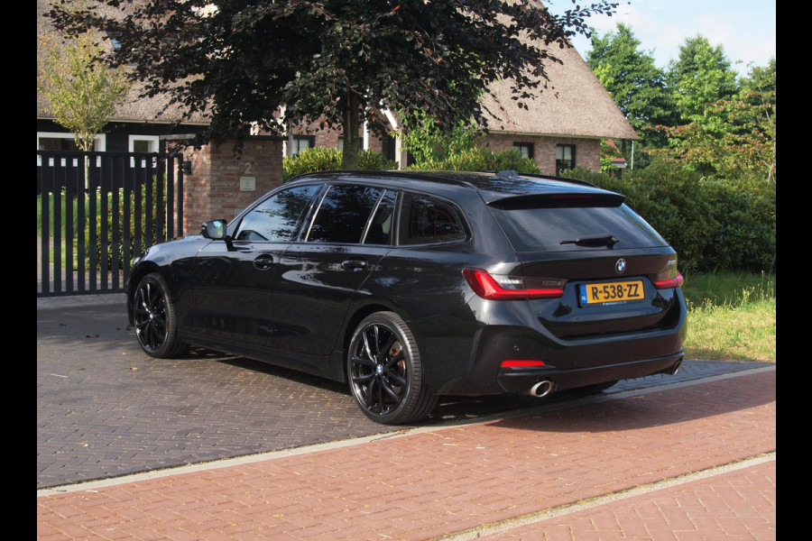 BMW 3 Serie Touring 318i | Facelift model | Apple Carplay | Parkeersensoren | Sportstoelen | 19 Inch | NL-Auto |
