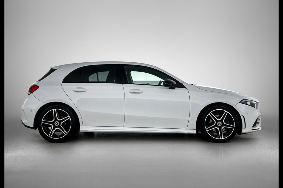 Mercedes-Benz A-Klasse 180 Business Solution AMG Lichtmetalen velgen | Navigatie | MBUX wide screen | Parking support | Inclusief 24 maanden MB Certified garantie voor Europa.