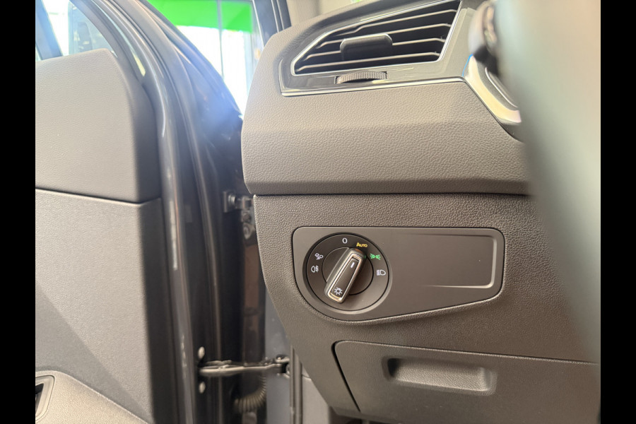 Volkswagen Tiguan 1.4 TSI eHybrid Elegance ACC PDC Lane Assist Blindspot Navi Carplay 24 Maanden garantie* (Vraag naar de voorwaarden)