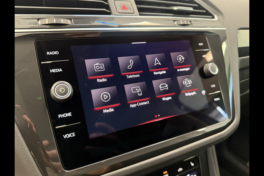 Volkswagen Tiguan 1.4 TSI eHybrid Elegance ACC PDC Lane Assist Blindspot Navi Carplay 24 Maanden garantie* (Vraag naar de voorwaarden)