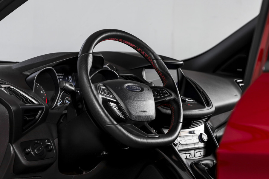 Ford Kuga 1.5 EcoBoost ST Line 150 PK | Cruise | Elek. Trekhaak | Winterpakket | PDC | Camera | NAV + App. Connect | ECC | Elek. Klep | LM 19" |