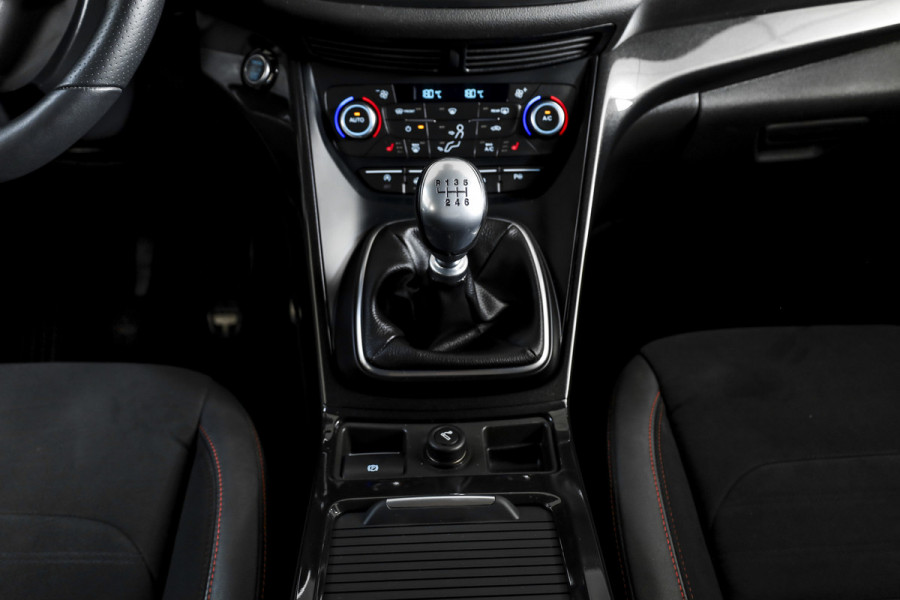 Ford Kuga 1.5 EcoBoost ST Line 150 PK | Cruise | Elek. Trekhaak | Winterpakket | PDC | Camera | NAV + App. Connect | ECC | Elek. Klep | LM 19" |