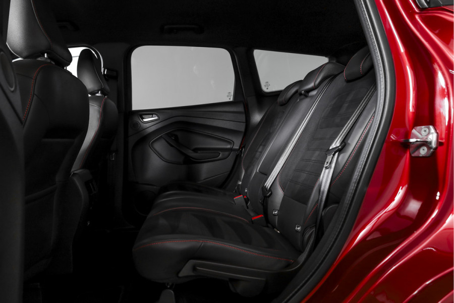 Ford Kuga 1.5 EcoBoost ST Line 150 PK | Cruise | Elek. Trekhaak | Winterpakket | PDC | Camera | NAV + App. Connect | ECC | Elek. Klep | LM 19" |