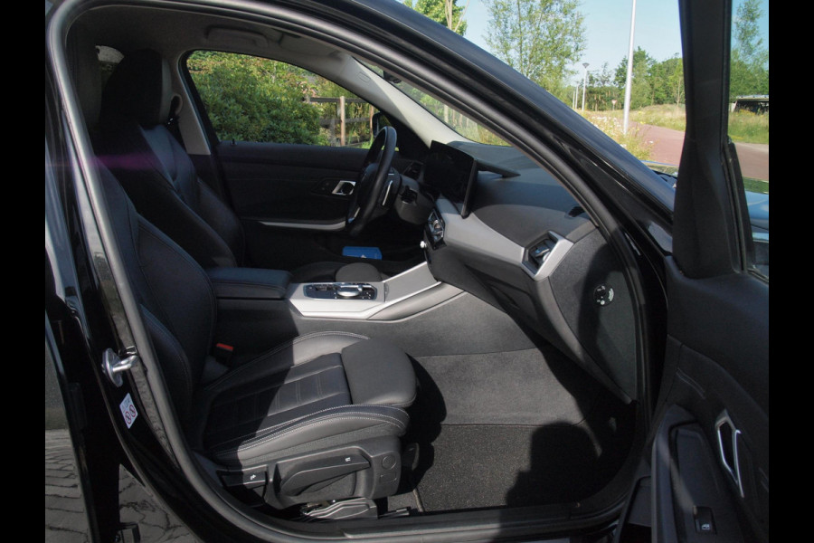 BMW 3 Serie Touring 318i | Facelift model | Apple Carplay | Parkeersensoren | Sportstoelen | 19 Inch | NL-Auto |