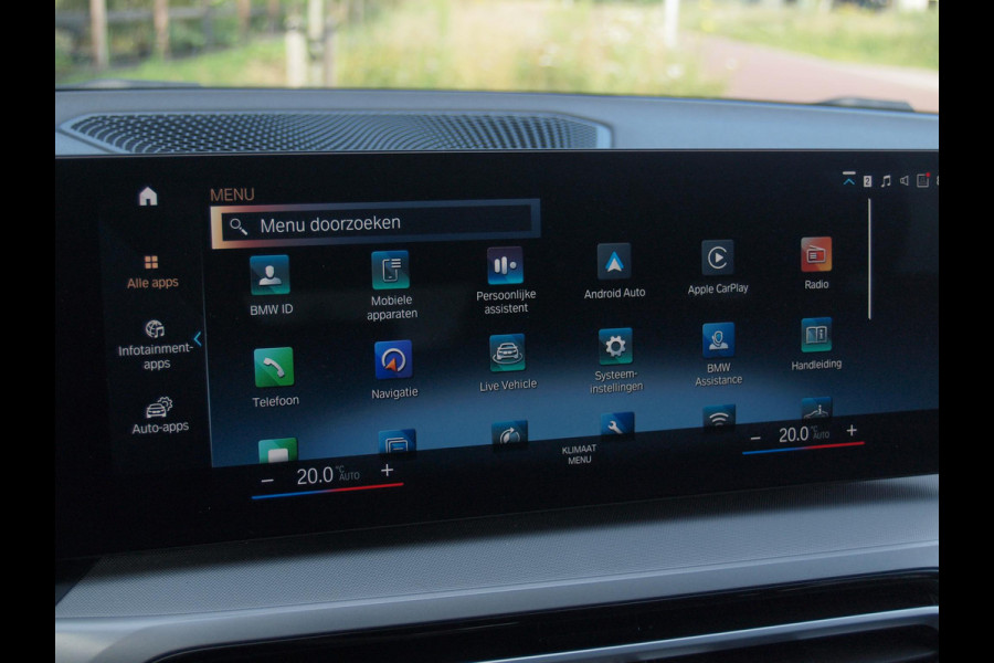 BMW 3 Serie Touring 318i | Facelift model | Apple Carplay | Parkeersensoren | Sportstoelen | 19 Inch | NL-Auto |