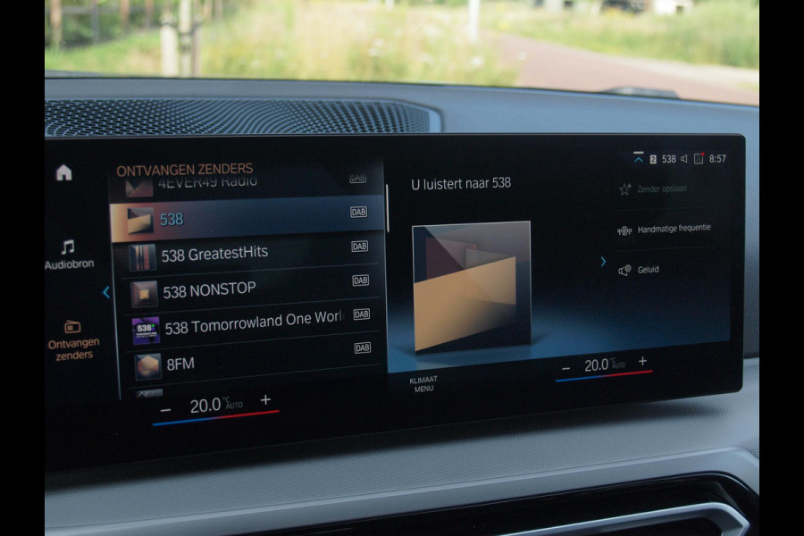 BMW 3 Serie Touring 318i | Facelift model | Apple Carplay | Parkeersensoren | Sportstoelen | 19 Inch | NL-Auto |