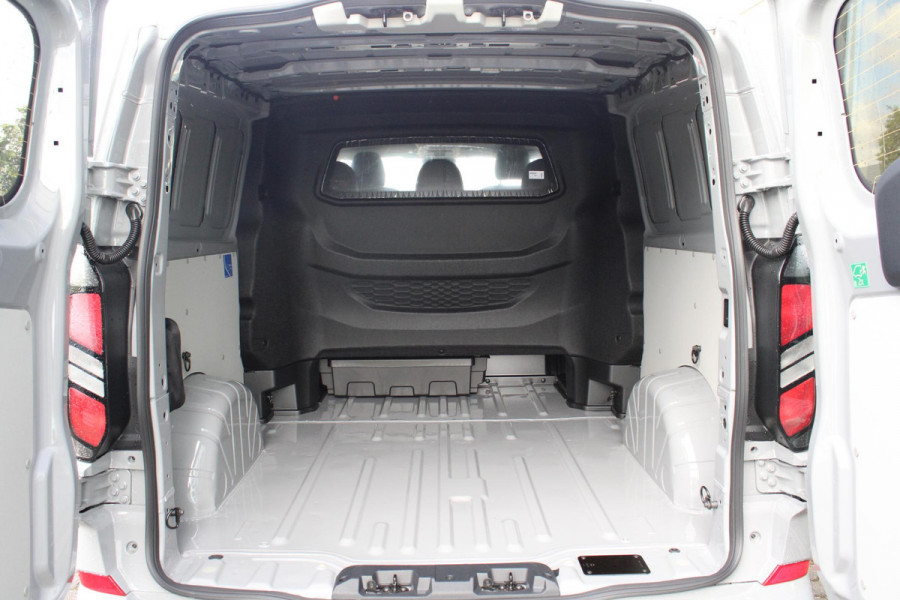 Ford Transit Custom 320 2.5 PHEV L2H1 Grey Platinum DC | Ruime Voorraad! | Dubbele Cabine Of Gesloten Bestel | Rijklaar | Ford Voorraad | Dubbele zijschuifdeur | Dual-zone automatische airconditioning | Privacy glass | Groot middenconsole | Trekhaakvoorbereiding | Centrale dubbele vergrendeling | Driver Assistent Pack Ultimate | Verwarmbaar stuurwiel | 2 AGM accus | PHEV 1-fase oplaadkabel 10m | Vehicle Integration System