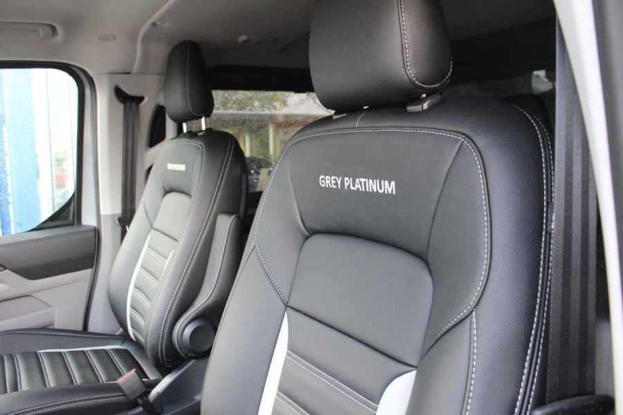 Ford Transit Custom 320 2.5 PHEV L2H1 Grey Platinum DC | Ruime Voorraad! | Dubbele Cabine Of Gesloten Bestel | Rijklaar | Ford Voorraad | Dubbele zijschuifdeur | Dual-zone automatische airconditioning | Privacy glass | Groot middenconsole | Trekhaakvoorbereiding | Centrale dubbele vergrendeling | Driver Assistent Pack Ultimate | Verwarmbaar stuurwiel | 2 AGM accus | PHEV 1-fase oplaadkabel 10m | Vehicle Integration System