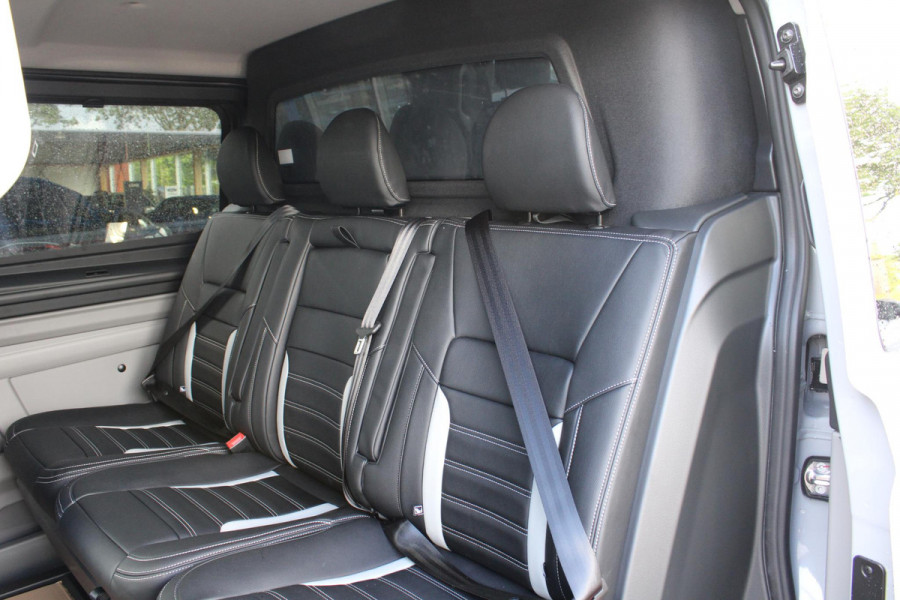Ford Transit Custom 320 2.5 PHEV L2H1 Grey Platinum DC | Ruime Voorraad! | Dubbele Cabine Of Gesloten Bestel | Rijklaar | Ford Voorraad | Dubbele zijschuifdeur | Dual-zone automatische airconditioning | Privacy glass | Groot middenconsole | Trekhaakvoorbereiding | Centrale dubbele vergrendeling | Driver Assistent Pack Ultimate | Verwarmbaar stuurwiel | 2 AGM accus | PHEV 1-fase oplaadkabel 10m | Vehicle Integration System