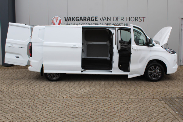 Ford E-Transit Custom ELEKTRISCH 320 L2H1 Limited 65 kWh 218 pk Meerprijs 17" lichtmetalen wielen €. 1.500,- Autm. airco, stoel-, spiegel- en voorraamverw., camera, trekhaak, cruise cntrl, navigatie by Apple Carplay/ Android auto, telefoonvoorb., LED verl. etc.