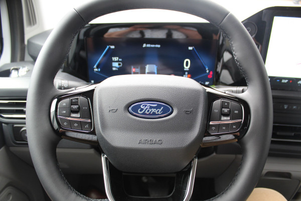 Ford E-Transit Custom ELEKTRISCH 320 L2H1 Limited 65 kWh 218 pk Meerprijs 17" lichtmetalen wielen €. 1.500,- Autm. airco, stoel-, spiegel- en voorraamverw., camera, trekhaak, cruise cntrl, navigatie by Apple Carplay/ Android auto, telefoonvoorb., LED verl. etc.