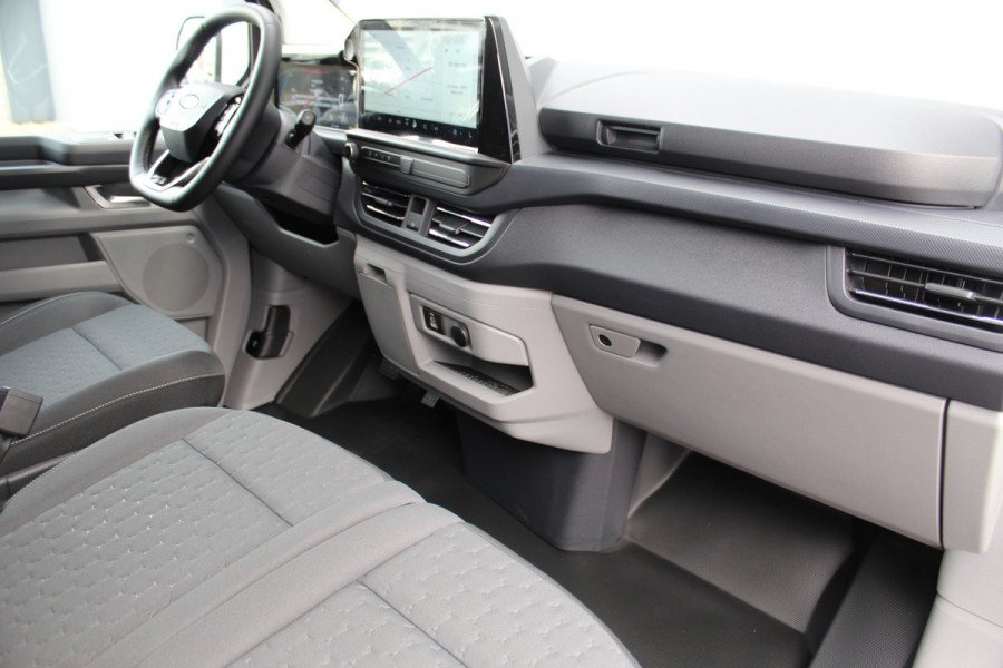 Ford E-Transit Custom ELEKTRISCH 320 L2H1 Limited 65 kWh 218 pk Meerprijs 17" lichtmetalen wielen €. 1.500,- Autm. airco, stoel-, spiegel- en voorraamverw., camera, trekhaak, cruise cntrl, navigatie by Apple Carplay/ Android auto, telefoonvoorb., LED verl. etc.