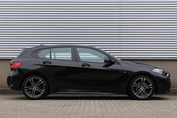 BMW 1-serie 118i Business Edition | M-Sport | Origin NL | Camera | Trekhaak | Navigatie
