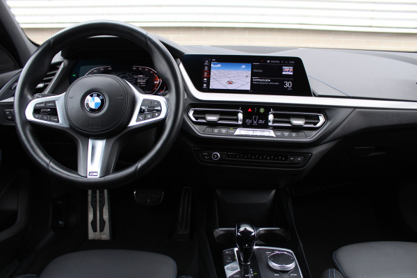 BMW 1-serie 118i Business Edition | M-Sport | Origin NL | Camera | Trekhaak | Navigatie