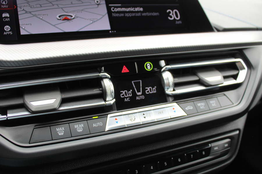 BMW 1-serie 118i Business Edition | M-Sport | Origin NL | Camera | Trekhaak | Navigatie