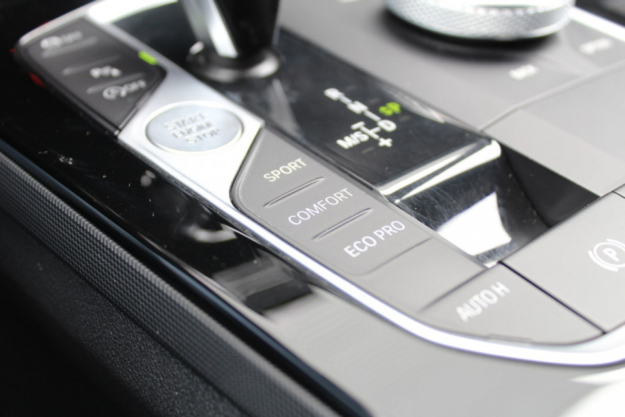 BMW 1-serie 118i Business Edition | M-Sport | Origin NL | Camera | Trekhaak | Navigatie