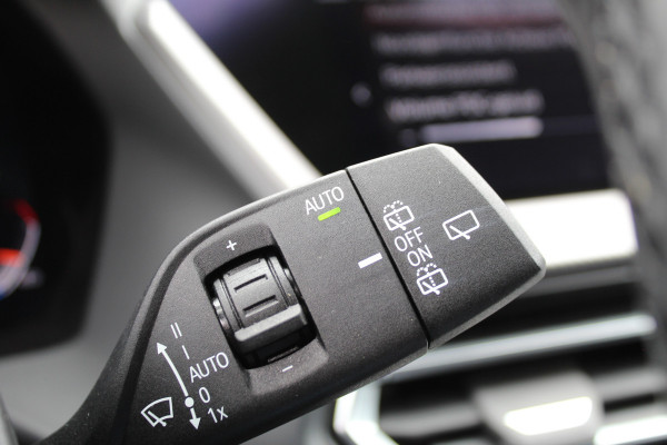BMW 1-serie 118i Business Edition | M-Sport | Origin NL | Camera | Trekhaak | Navigatie