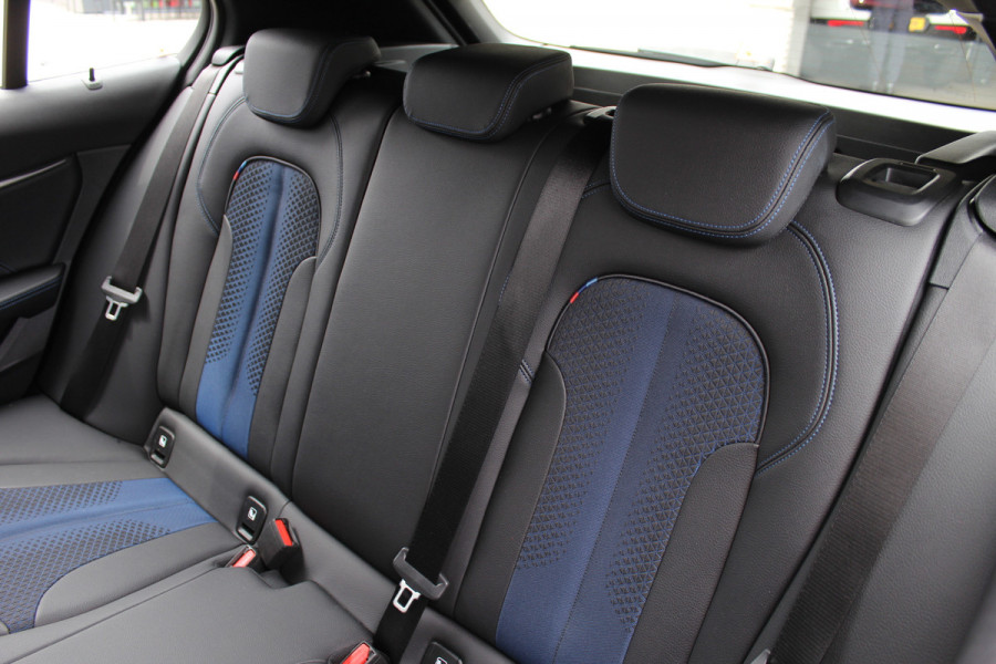 BMW 1-serie 118i Business Edition | M-Sport | Origin NL | Camera | Trekhaak | Navigatie