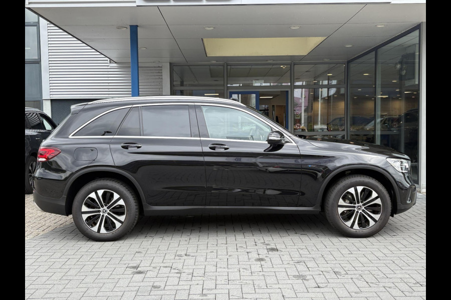 Mercedes-Benz GLC 300e 4MATIC 320pk | Plug-in Hybride | PHEV | Panoramadak | Achteruitrijcamera | Adaptive cruise control